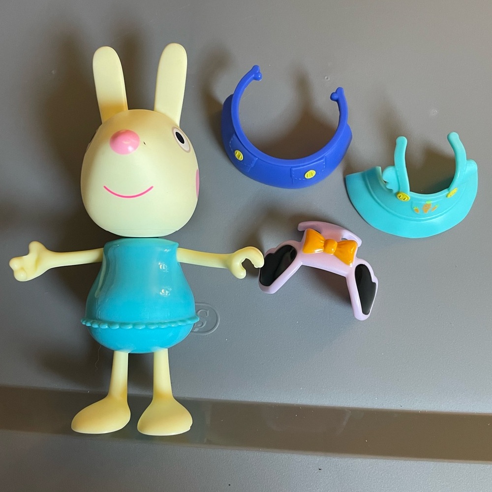 Peppa Pig Rebecca Rabbit 7” W 3pc Accessories Dress up Toy Interactive
